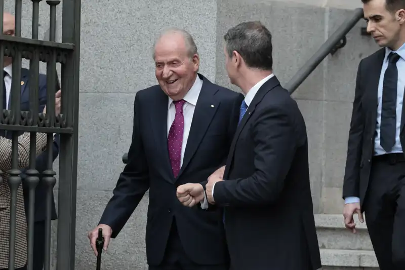 El rey Juan Carlos durante la boda de José Luis Martínez Almeida y Teresa Urquijo