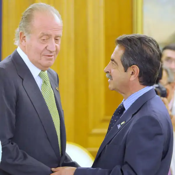 El Rey Juan Carlos y Miguel Ángel Revilla, foto de archivo