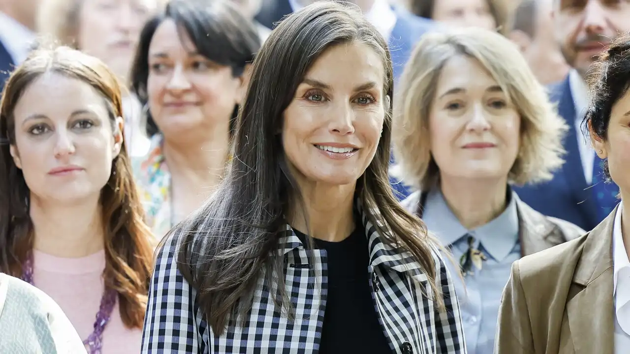 Encontramos en Shein por menos de 20 euros las nuevas Mary Janes de firma francesa que acaba de estrenar la Reina Letizia (y están a punto de agotarse)
