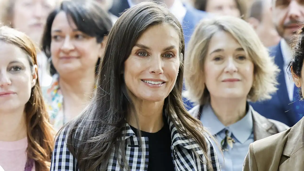 Encontramos en Shein por menos de 20 euros las nuevas Mary Janes de firma francesa que acaba de estrenar la Reina Letizia (y están a punto de agotarse)
