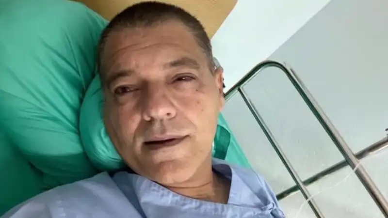 Frank Cuesta en un hospital