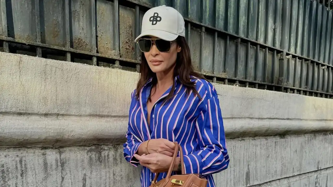 Las 5 camisas de rayas de Zara para llevar con los pantalones cigarette que triunfan entre las mujeres  más elegantes 