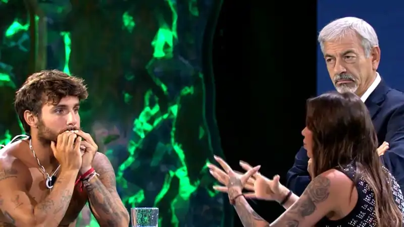 Manuel González y Gabriella en el plató de Supervivientes