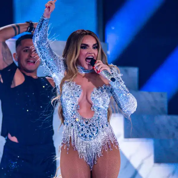 Jordi Reche, experto en lenguaje no verbal, nos explica cómo se encuentra Melody ante la inminente final de Eurovisión 2025: "Está cómoda siendo el centro de atención"