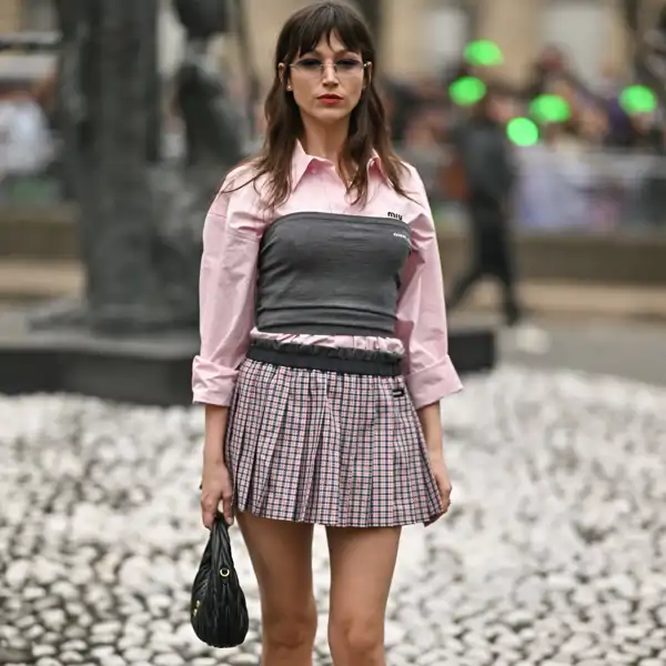Mango tiene las faldas más elegantes y favorecedoras para que las bajitas derrochen estilo en verano por menos de 30€