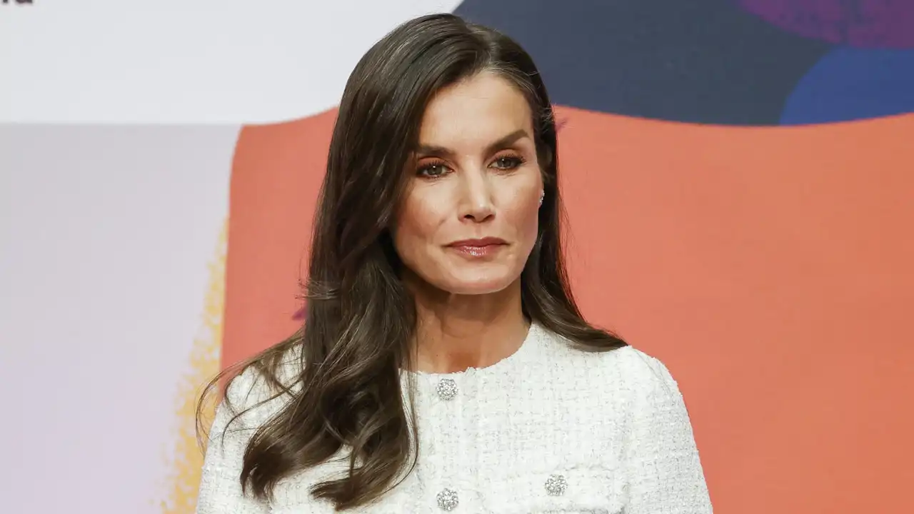 El instante viral de la Reina Letizia, fuera de protocolo ante una señora de 97 años: “Se ha puesto guapísima”