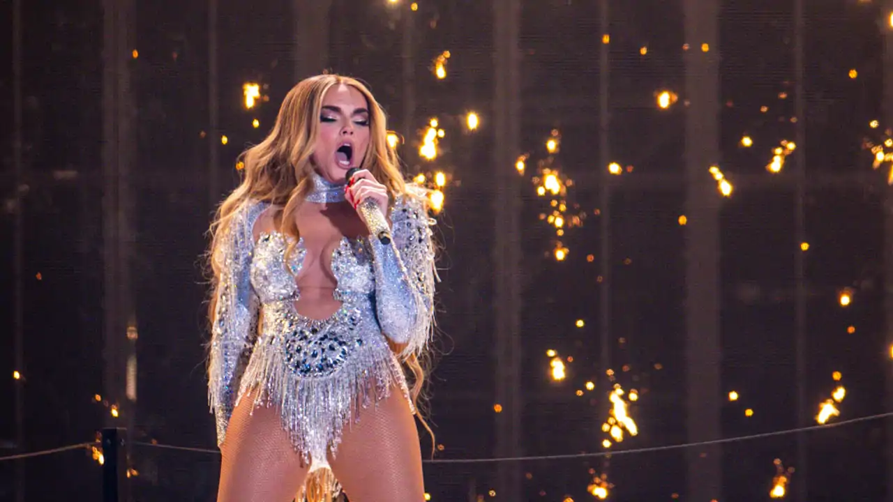 Melody durante la primera semifinal de Eurovisión 2025