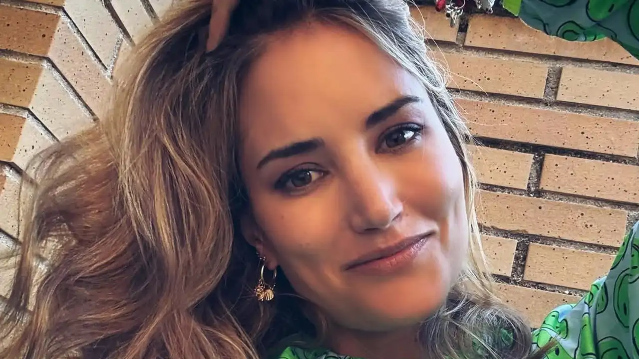 Alba Carrillo nos cuela en el rincón más especial de su espectacular vivienda en Torrelodones: acogedor y con un gran 'tesoro' dentro