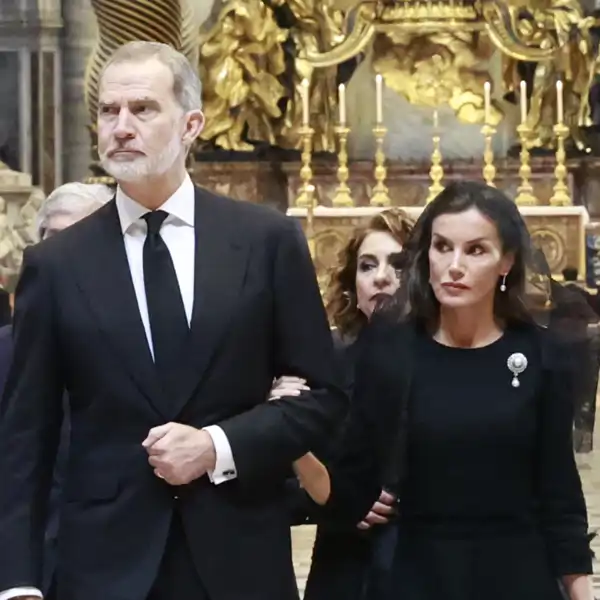 Diana Rubio, experta en protocolo, advierte: "Hay un motivo por el que la Casa Real no ha incluido a la Reina Sofia en la comitiva oficial española para la misa de entronización de León XIV"