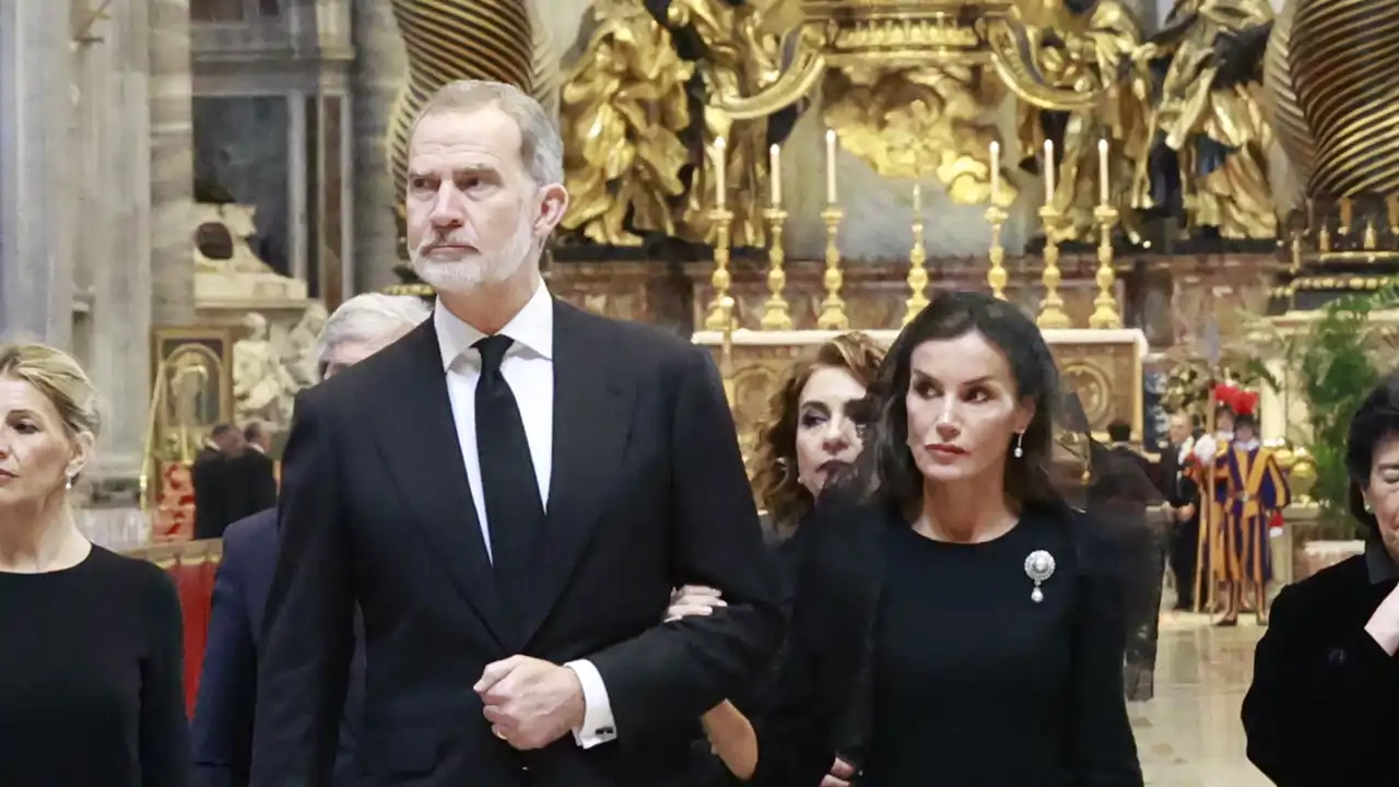Diana Rubio, experta en protocolo, advierte: "Hay un motivo por el que la Casa Real no ha incluido a la Reina Sofia en la comitiva oficial española para la misa de entronización de León XIV"