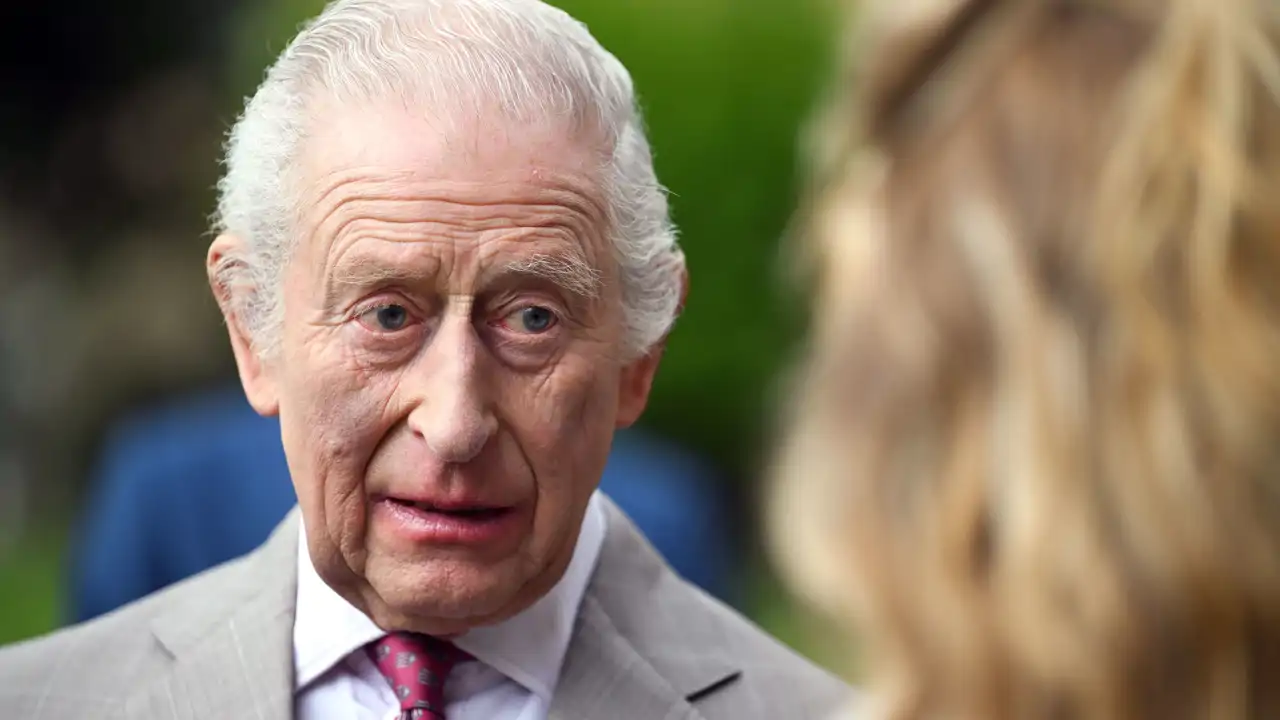 Un amigo de Carlos III revela la "desgarradora realidad" del rey respecto a su hijo Harry: "Es un hombre magnánimo, pero…"