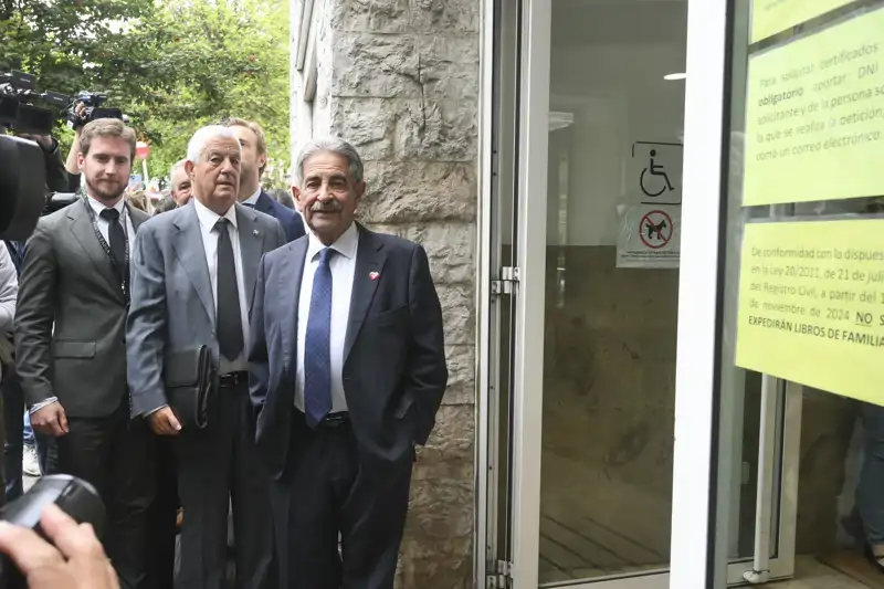 Miguel Ángel Revilla acude al acto de conciliación celebrado en Santander