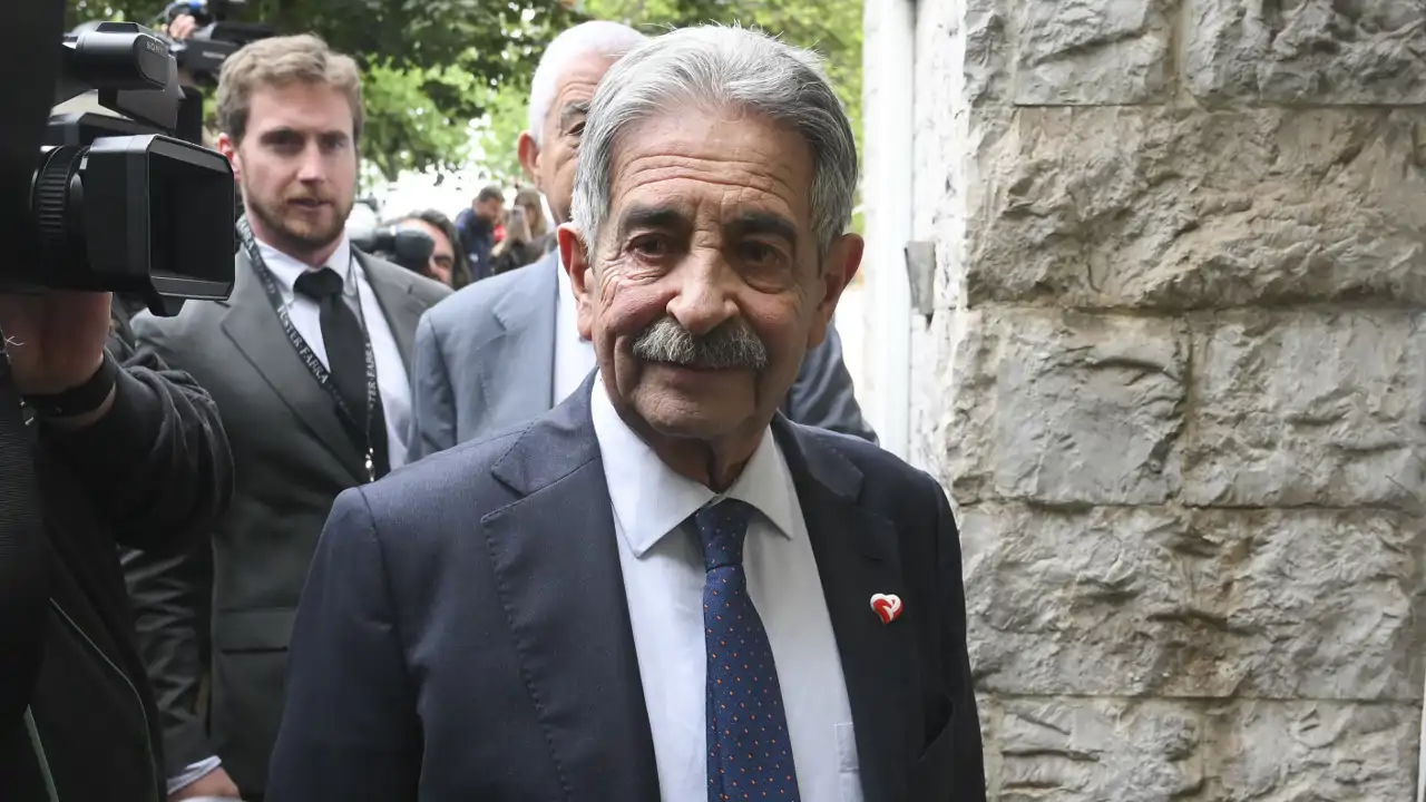 Miguel Ángel Revilla en el acto de conciliación celebrado en Santander