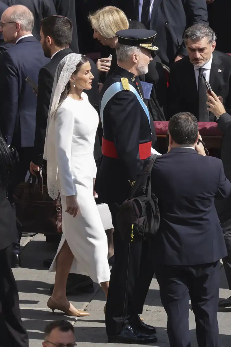 La mantilla de la Reina Letizia en la misa inaugural del pontificado del Papa León XIV