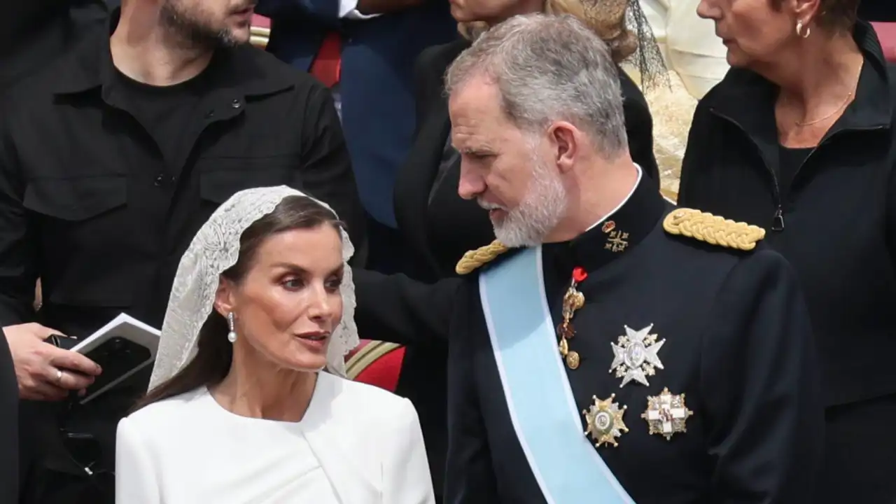 La prensa alemana pone el foco en el motivo por el que la Reina Letizia ha vestido de blanco en su encuentro con el Papa León XIV