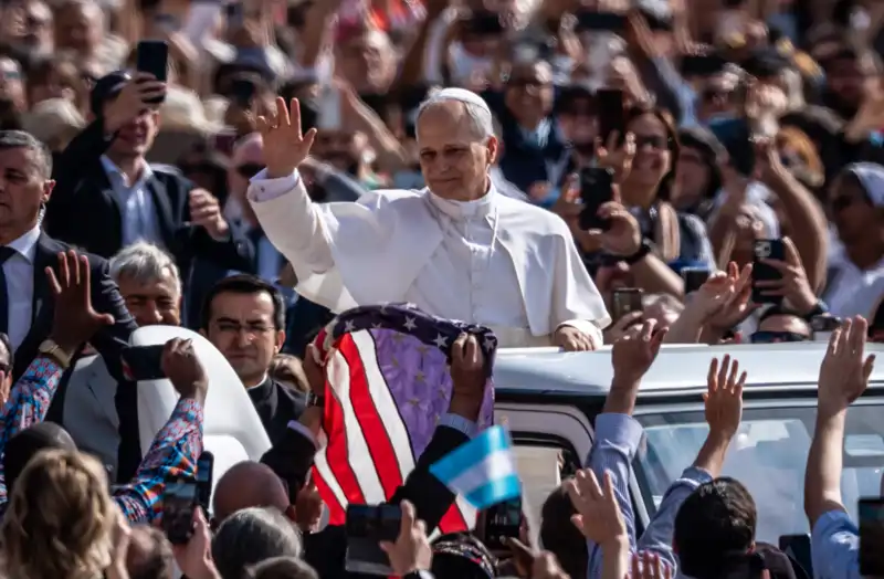 León XIV durante la misa del inicio de su pontificado