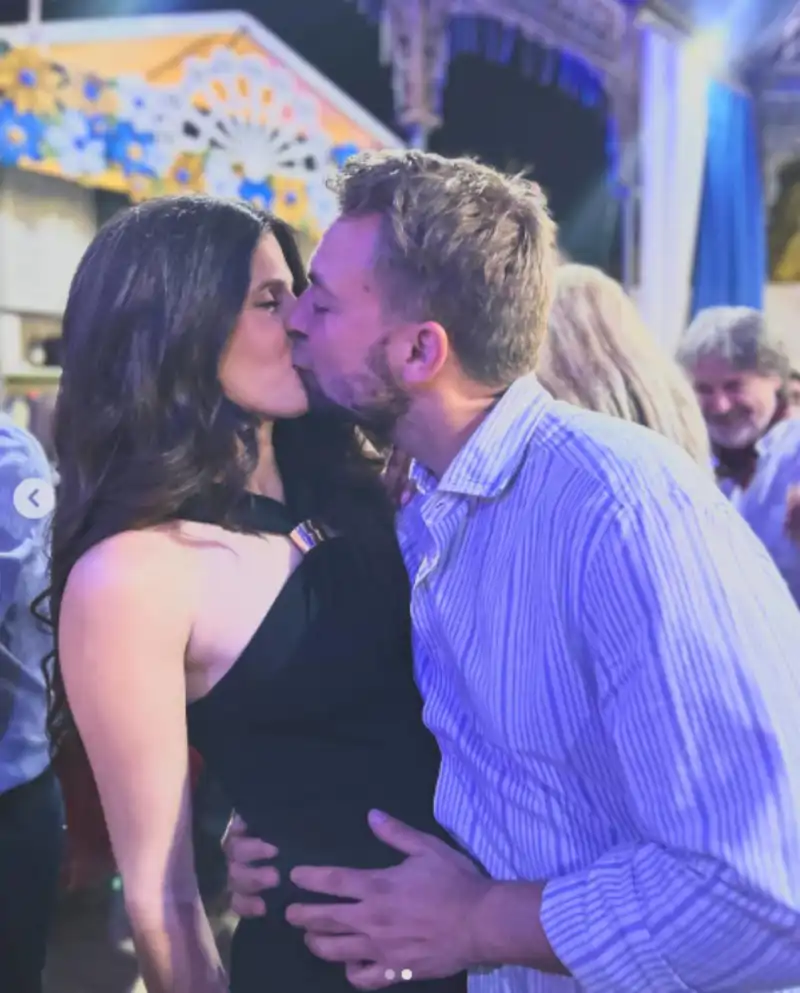 María Sánchez 'la jerezana' y José María Almoguera besándose