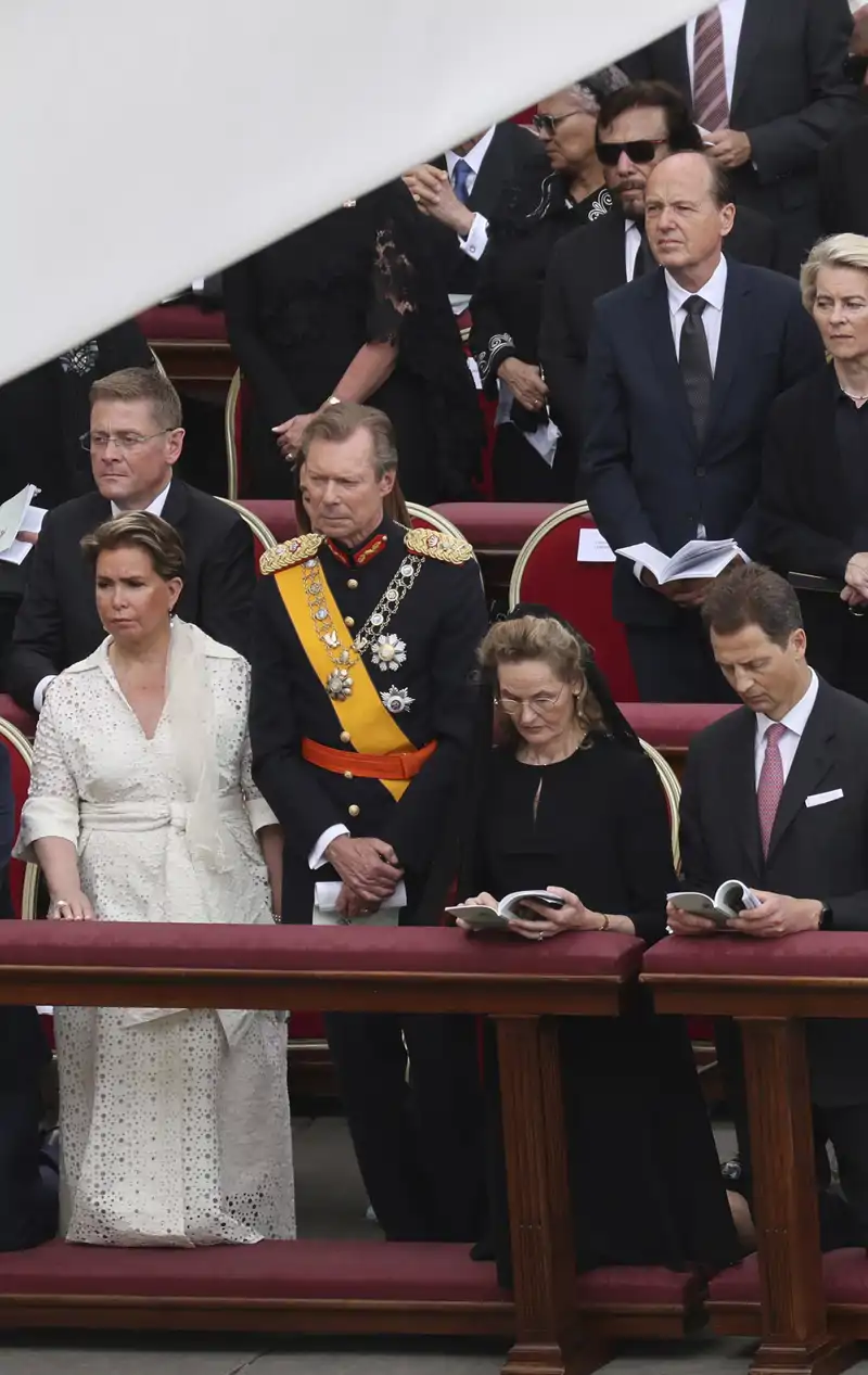 María Teresa de Luxemburgo deja a un lado la mantilla 