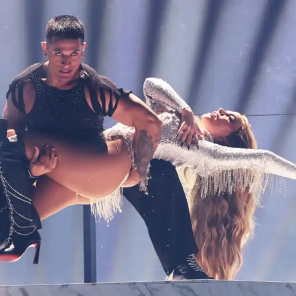 Melody durante su actuación en el Festival de Eurovisión