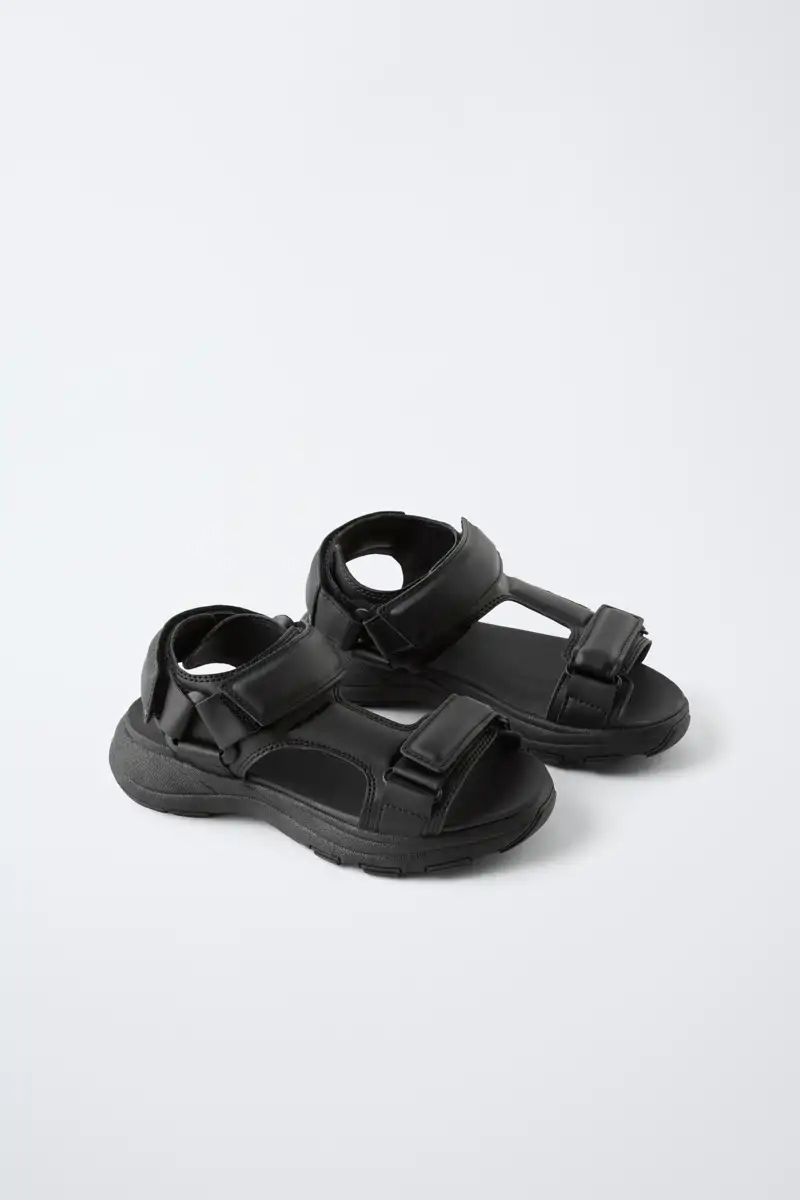 Sandalia técnica Zara 27,95 euros 