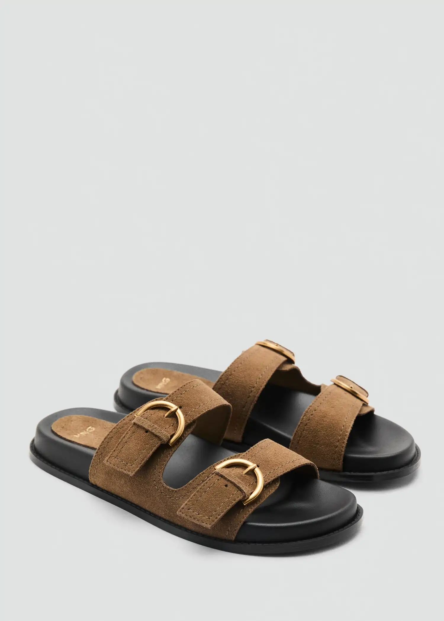 Sandalia de piel con hebillas 