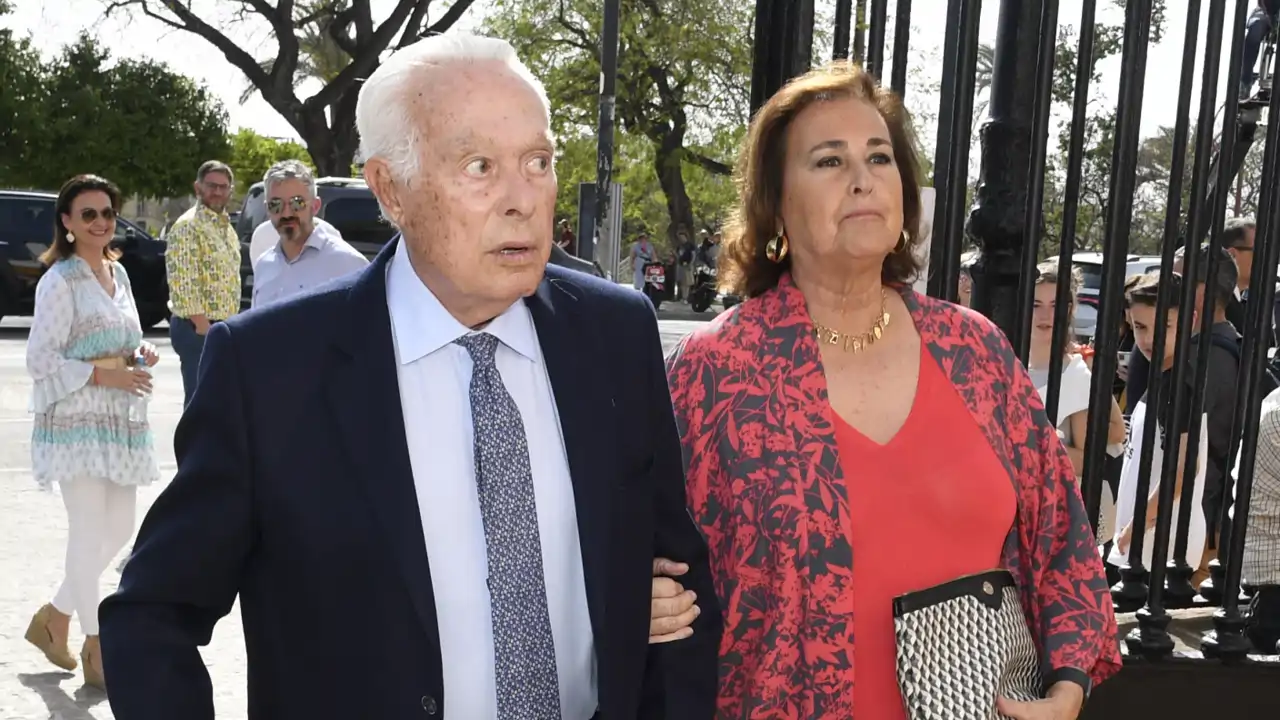 Carmen Tello nos cuenta cómo se encuentra Curro Romero tras recibir el alta y destaca "las ganas de vivir que tiene"