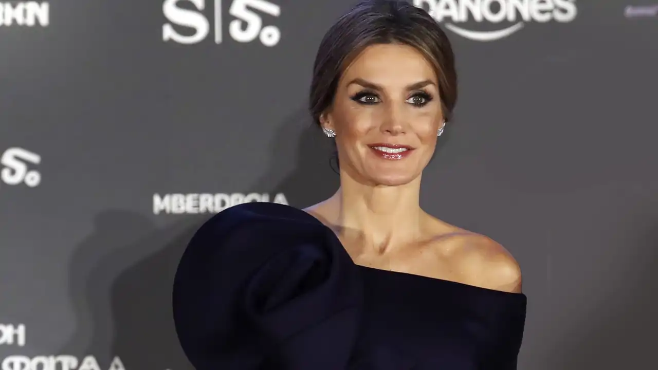 El vestido con el que la Reina Letizia se coronó como la royal mejor vestida y conquistó París