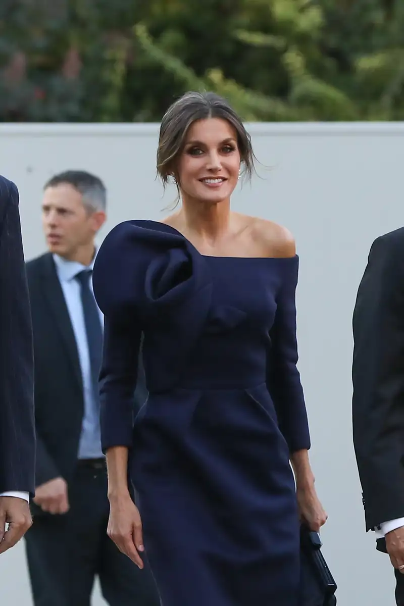 El vestido de DelPozo de la Reina Letizia en su visita a una exposición de Joan Miró 