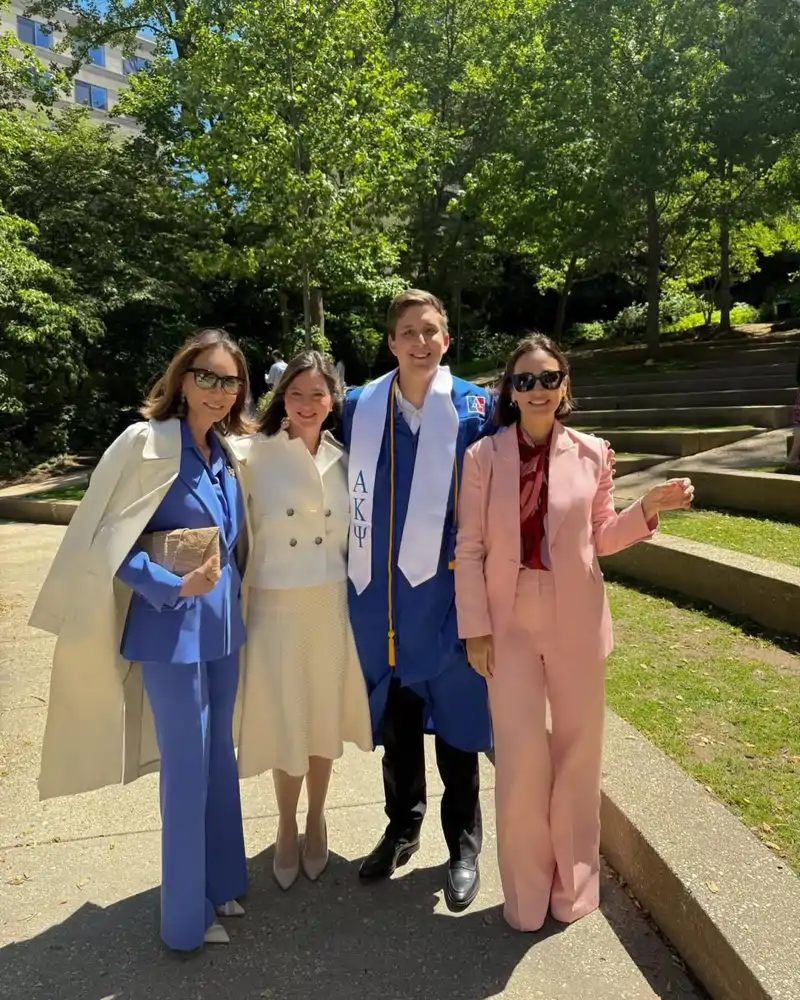 Isabel Preysler, Tamara Falcó y Chabeli Iglesias, en la graduación de Alejandro. 