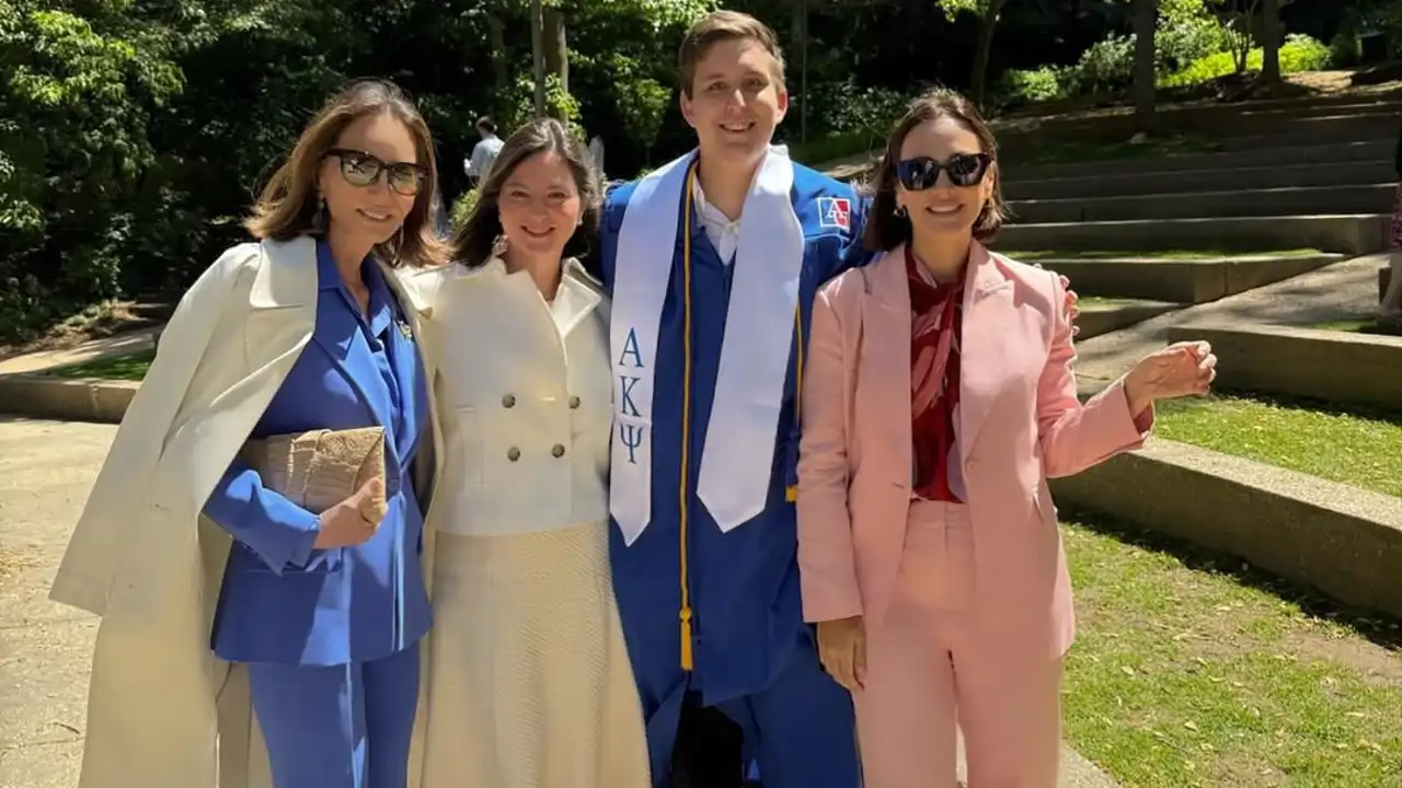 Isabel Preysler arrasa en la graduación de su nieto mayor con el mejor traje: elegante, en el color más favorecedor y tendencia