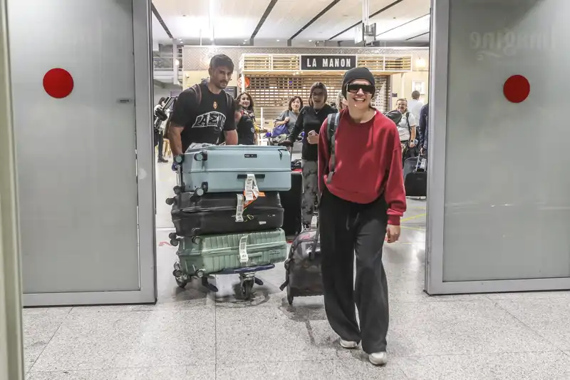 La cantante Melody llegando al aeropuerto de Málaga esta mañana procedente de Suiza