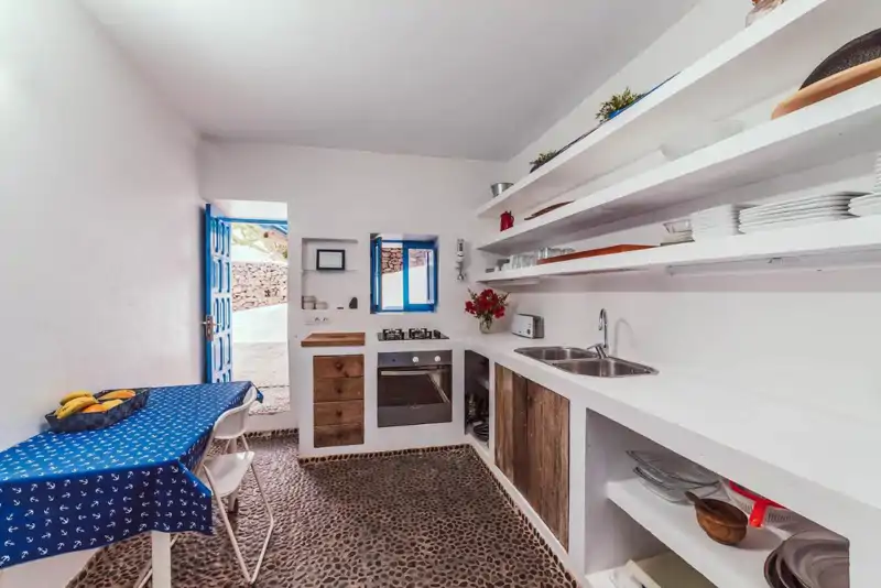 La casa cuenta con todo lujo de detalles y está perfectamente decorada.
