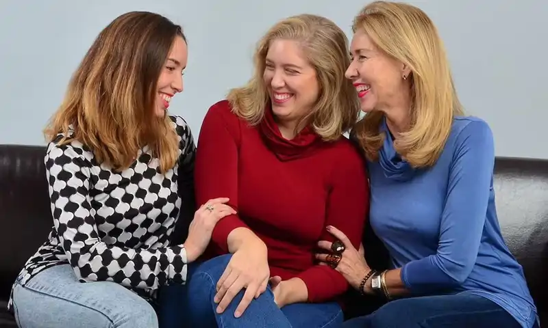 Mar García Vaquero y sus hijas 
