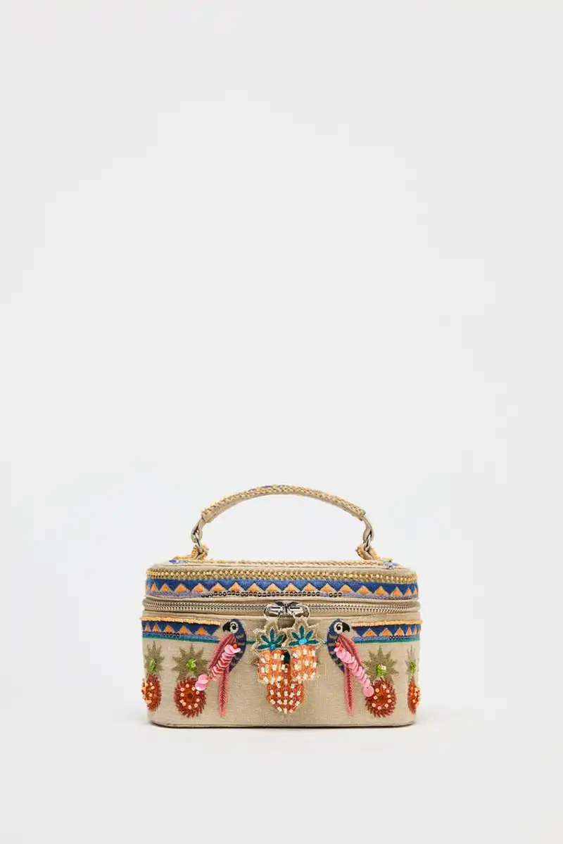 Bolso rígido abalorios de Zara 35,95 euros