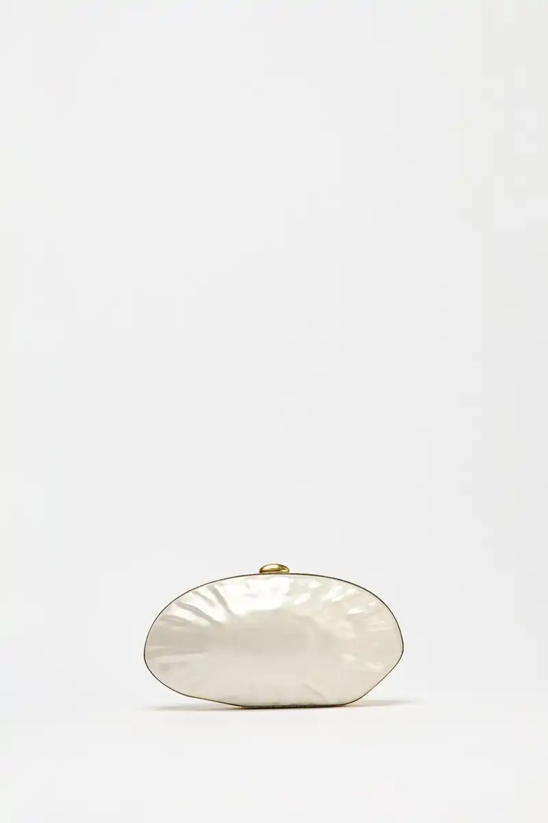 Caja efecto perlado de Zara 39,95 euros