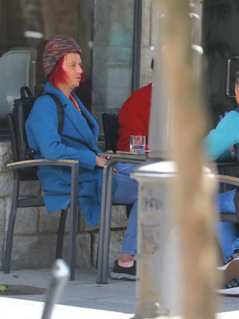 Camilín en na cafetería