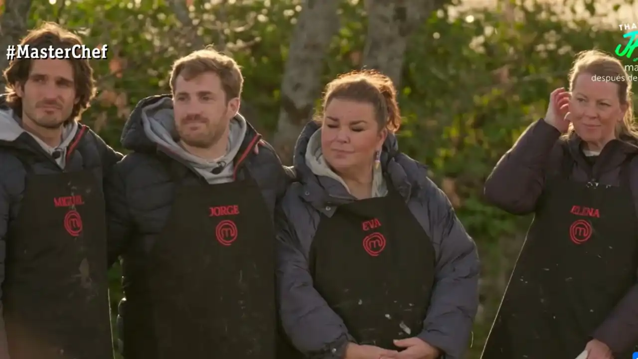 La eufórica reacción de los concursantes de 'MasterChef' al conocer el nombre del aspirante repescado: "Estoy mareada, en shock"