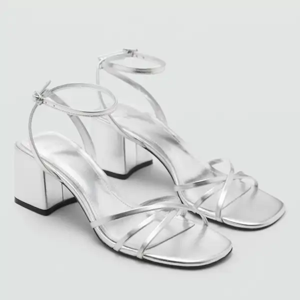 Sandalias con tiras cruzadas