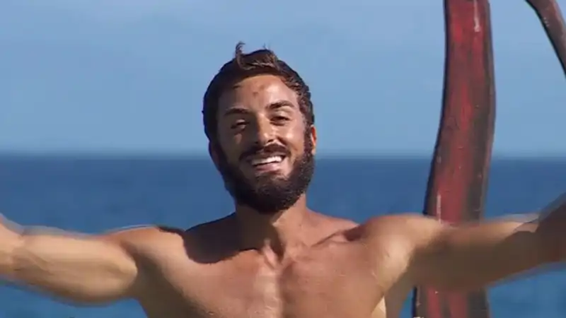 Borja se salva en Supervivientes.