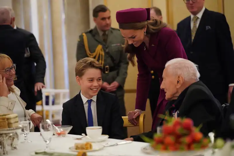 El Príncipe George y Kate Middleton en un compromiso oficial