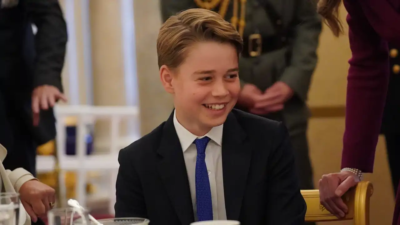 El Príncipe George y Kate Middleton en un compromiso oficial