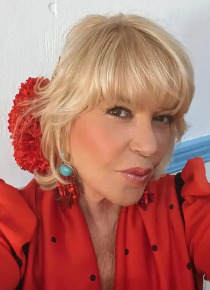 Primer plano de Bárbara Rey vestida de flamenca en la Feria de Jerez