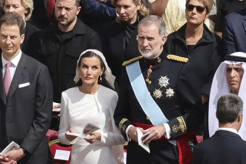 Los Reyes Felipe y Letizia durante el inicio del pontificado de León XIV
