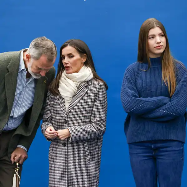 Los Reyes, Felipe y Letizia, junto a la infanta Sofía.