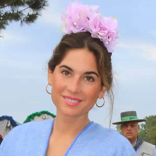 Lourdes Montes en una romería del Rocío