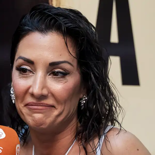 Nagore Robles atendiendo a los medios