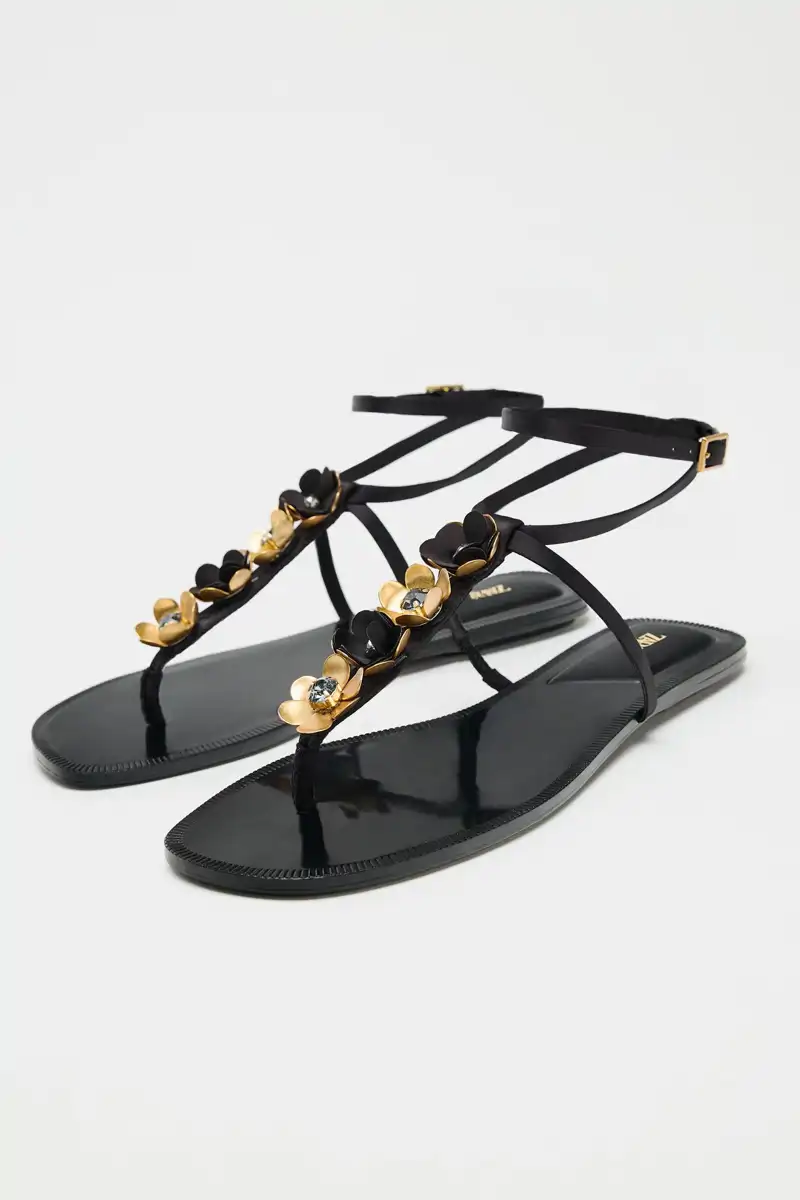 Sandalia plana flores 39,95 euros