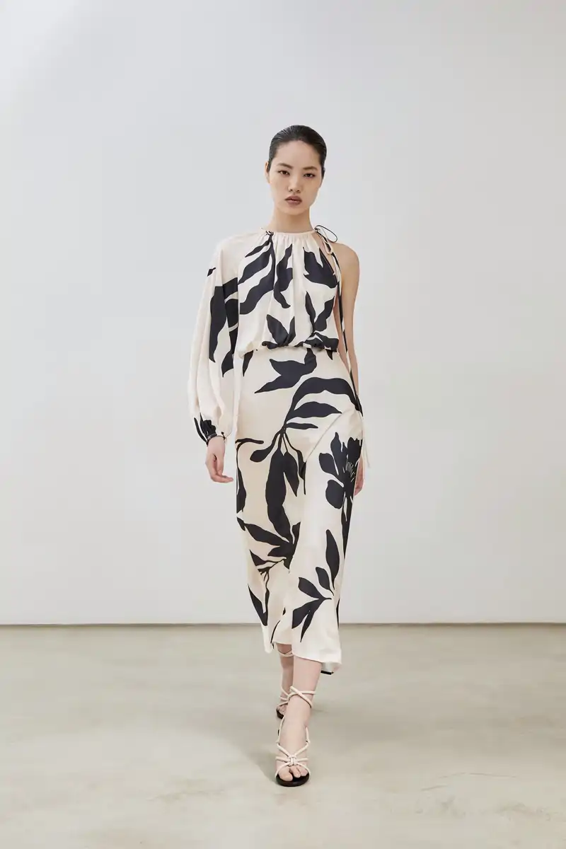 Vestido asimétrico print de Sfera 59,99 euros 