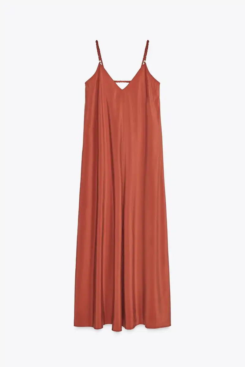 Vestido largo de tirantes de Zara 29,95 euros