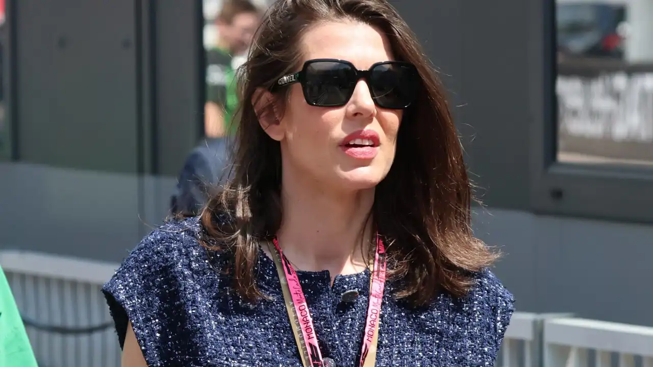 Encontramos en Zara el chaleco de tweed perfecto para el entretiempo que ya luce Carlota Casiraghi